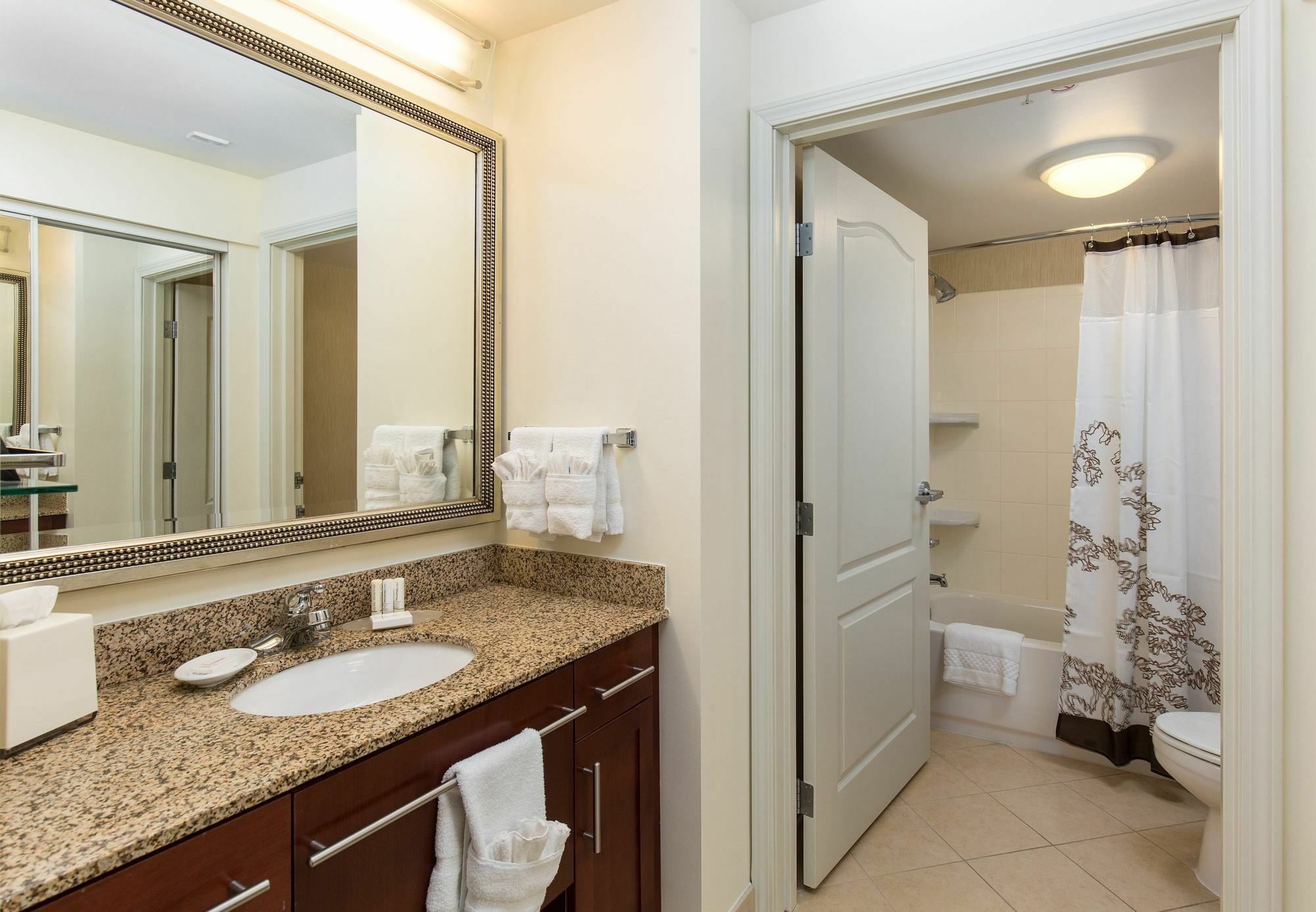 Residence Inn By Marriott Springfield Old Keene Mill Bagian luar foto